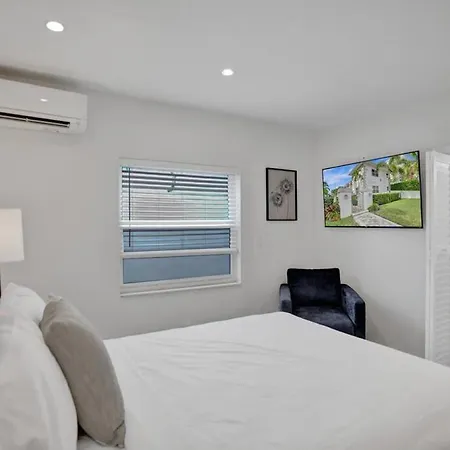 Beach Isles Modern Studio Apartment In Fort Lauderdale With Patio